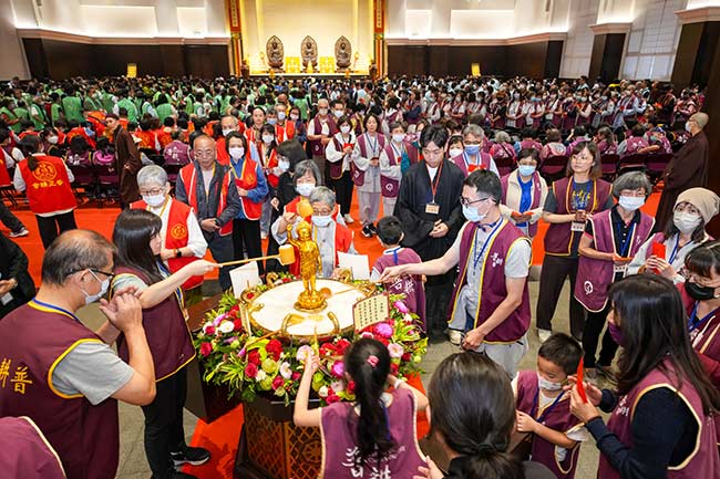 中台禅寺庆祝三○五二年佛诞浴佛法会暨夏安居报恩药师法会